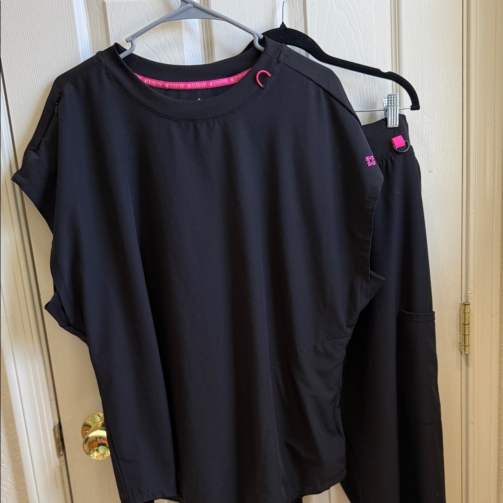 Med Couture Amp 2-pocket top and 5 pocket, High-Rise, wide leg *PETITE* Set